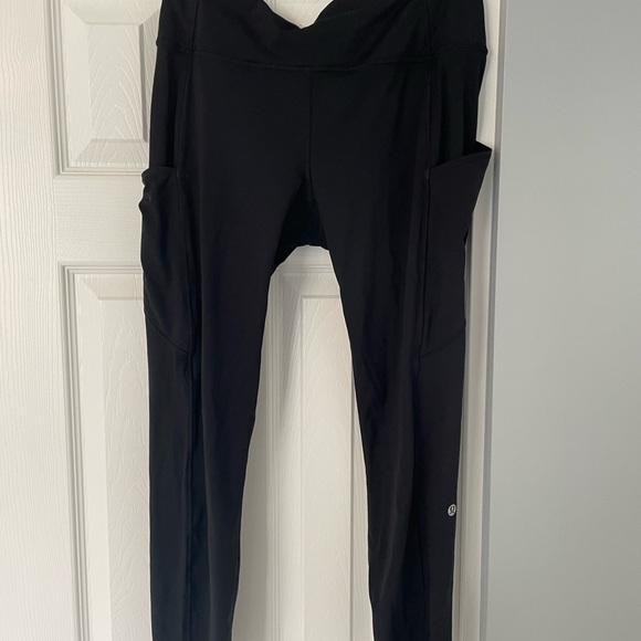 lululemon black leggings with pockets - Picture 1 of 4